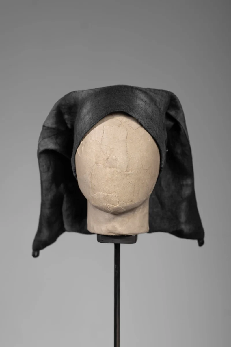 eigensinnig wien | Till | Extravaganter Designer Long Beanie aus Leinen in Grau
