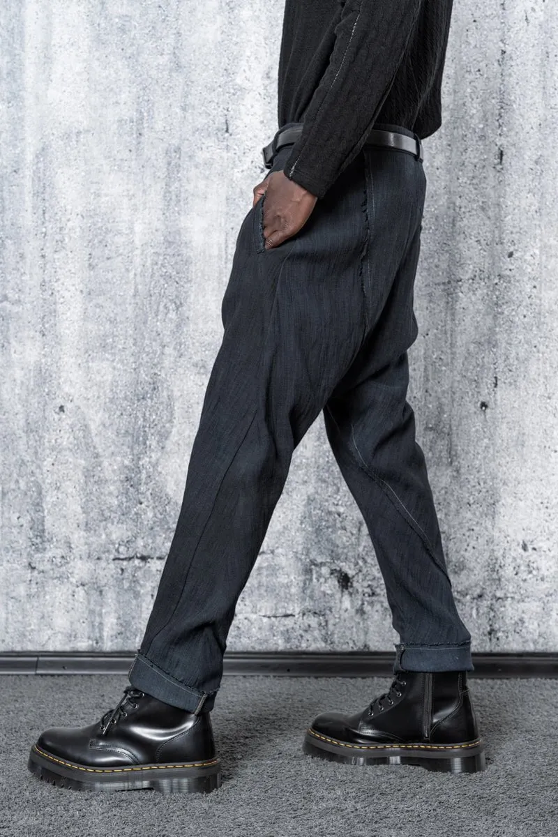 eigensinnig wien | Kafka | Low Crotch Pants für Herren und Damen in Marineblau