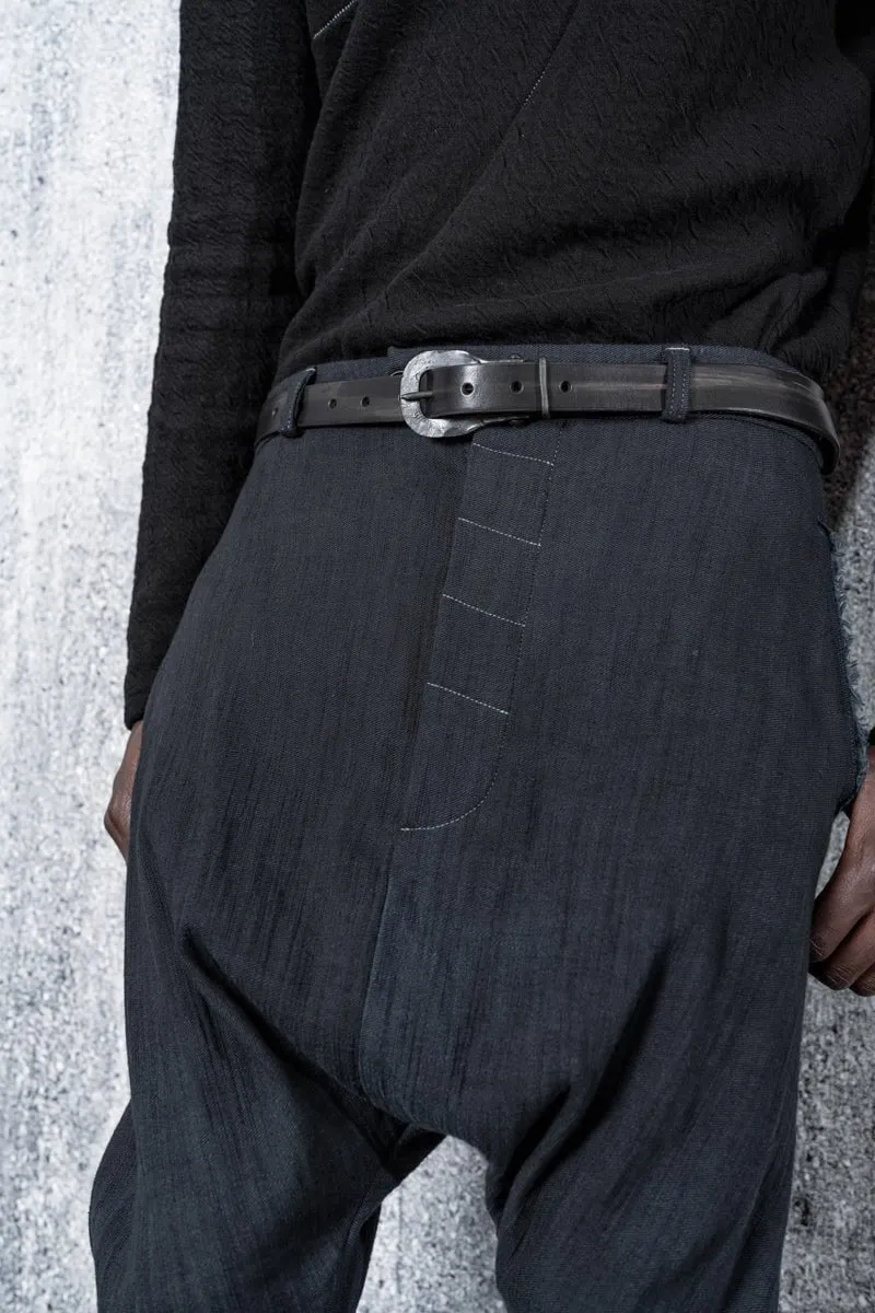 eigensinnig wien | Kafka | Low Crotch Pants für Herren und Damen in Marineblau