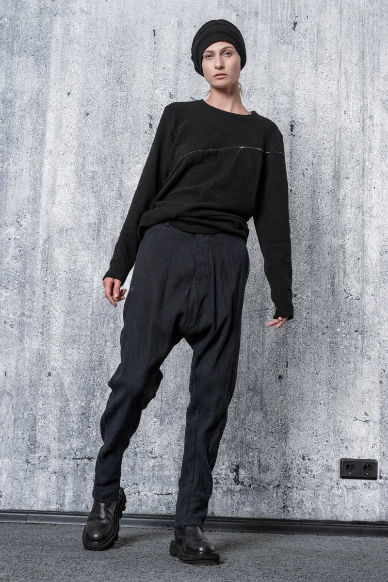 eigensinnig wien | Kafka | Low Crotch Pants für Herren und Damen in Marineblau
