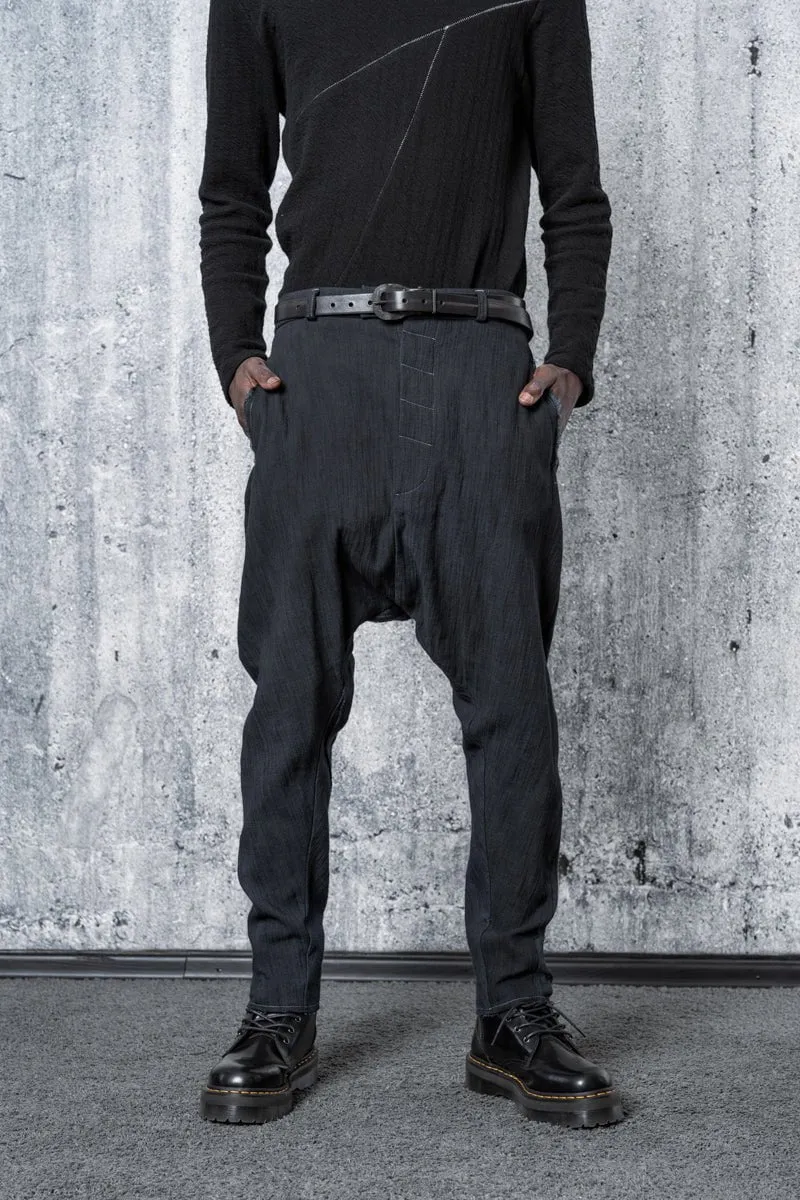 eigensinnig wien | Kafka | Low Crotch Pants für Herren und Damen in Marineblau