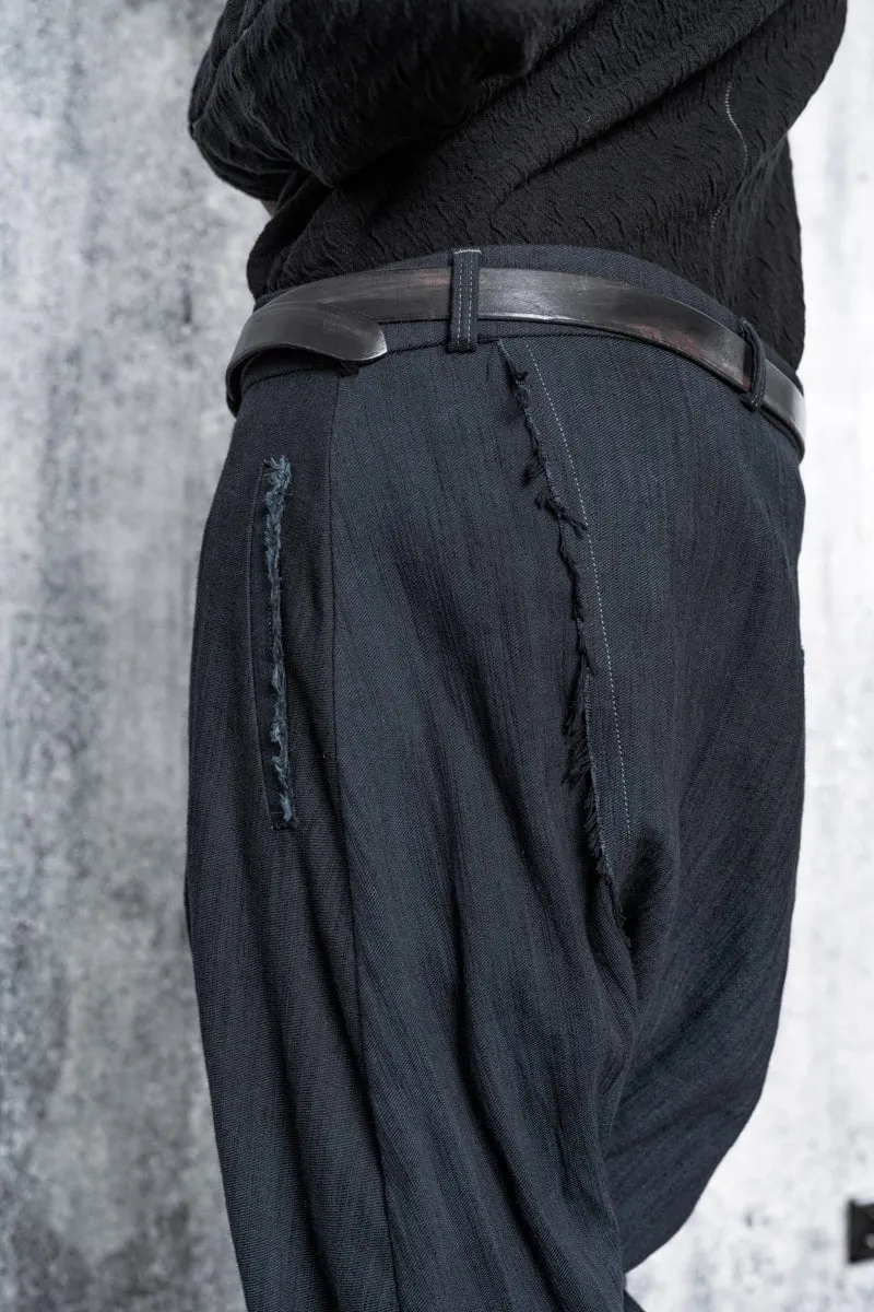 eigensinnig wien | Kafka | Low Crotch Pants für Herren und Damen in Marineblau