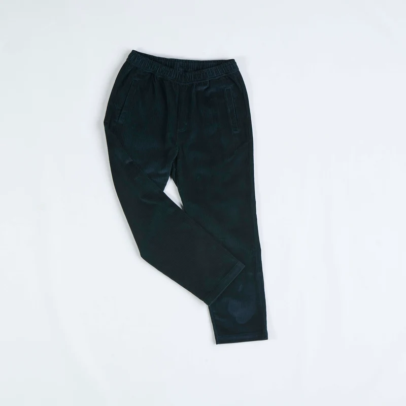 Cordhose aus Bio Baumwolle in dunkelgrün von Arniko