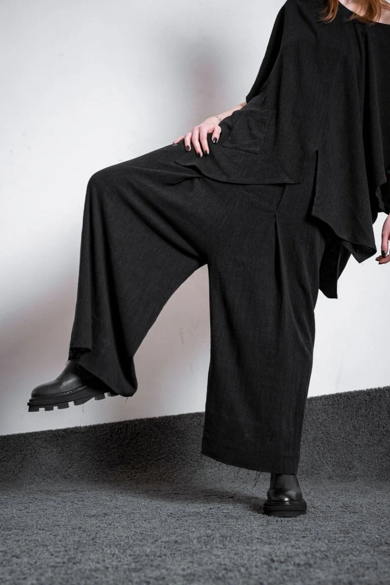 eigensinnig wien | Zephyr | Extravagante Designer Leinenhose mit weitem Bein in Schwarz
