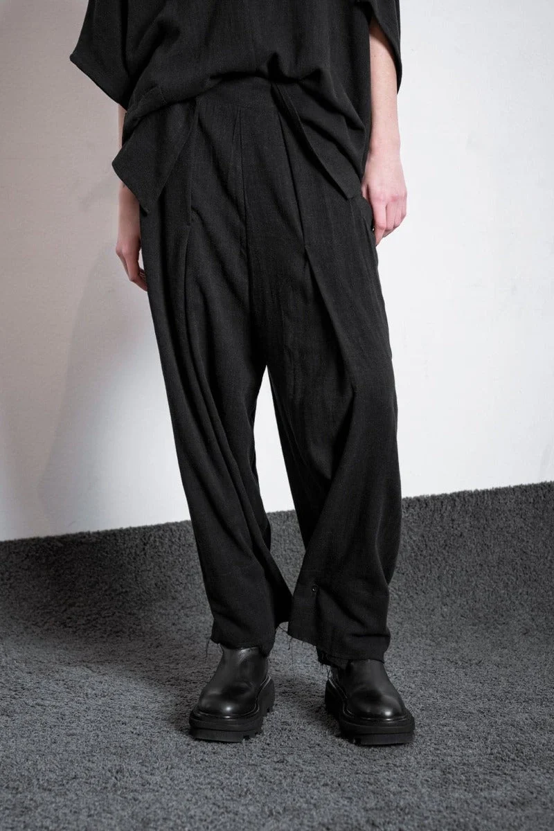 eigensinnig wien | Zephyr | Extravagante Designer Leinenhose mit weitem Bein in Schwarz