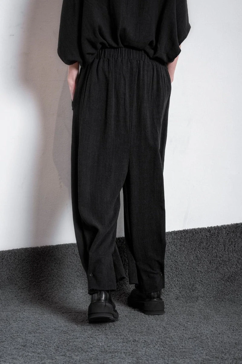 eigensinnig wien | Zephyr | Extravagante Designer Leinenhose mit weitem Bein in Schwarz