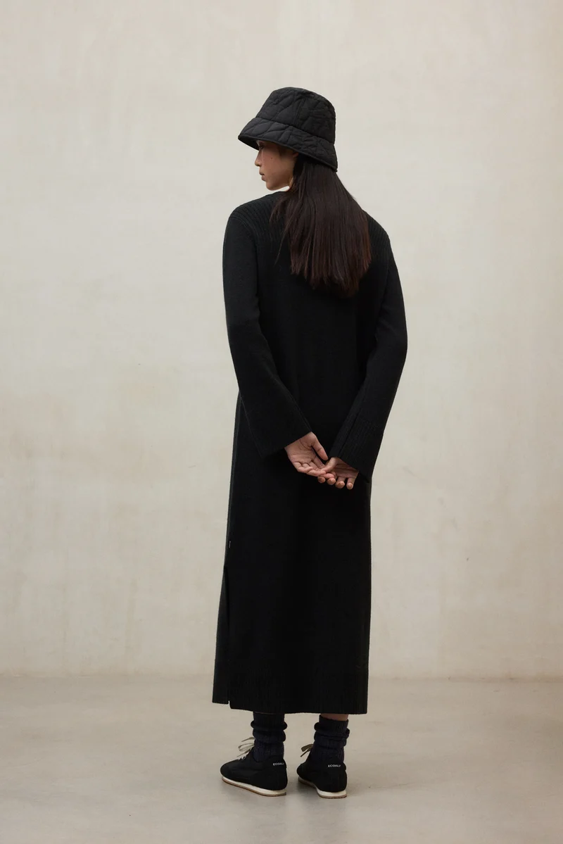 Strickkleid aus 100% recycleter Wolle von ECOALF in schwarz