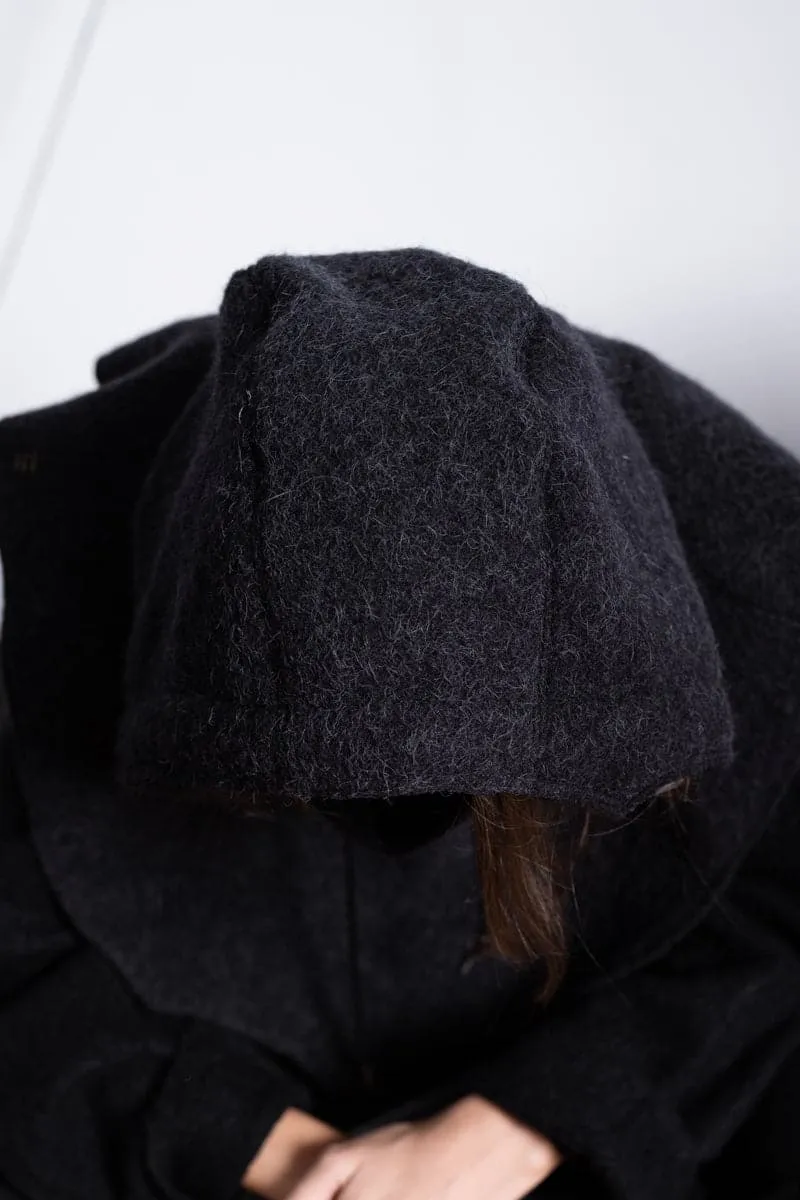 eigensinnig wien | Bingen | Außergewöhnlicher Alpaka Kapuzenschal in Schwarz