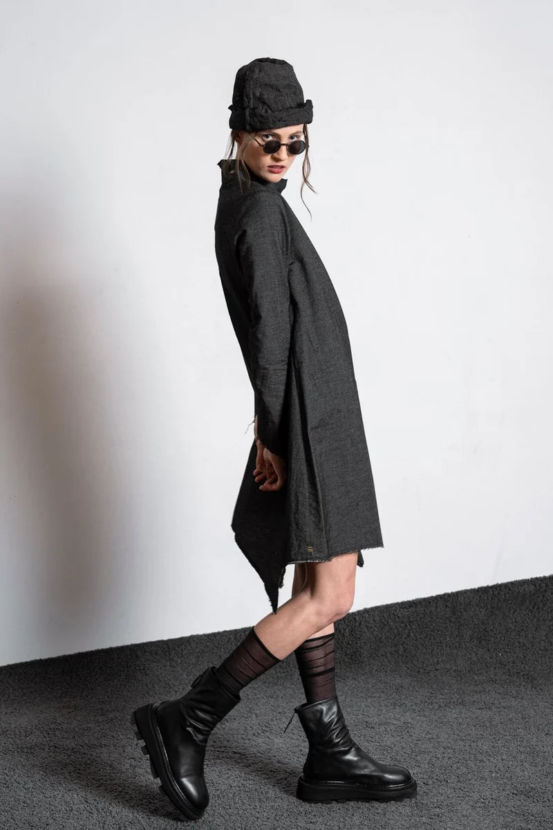 eigensinnig wien | Piaf | Asymmetrisches, langes Kleid in schwarz aus Baumwolle