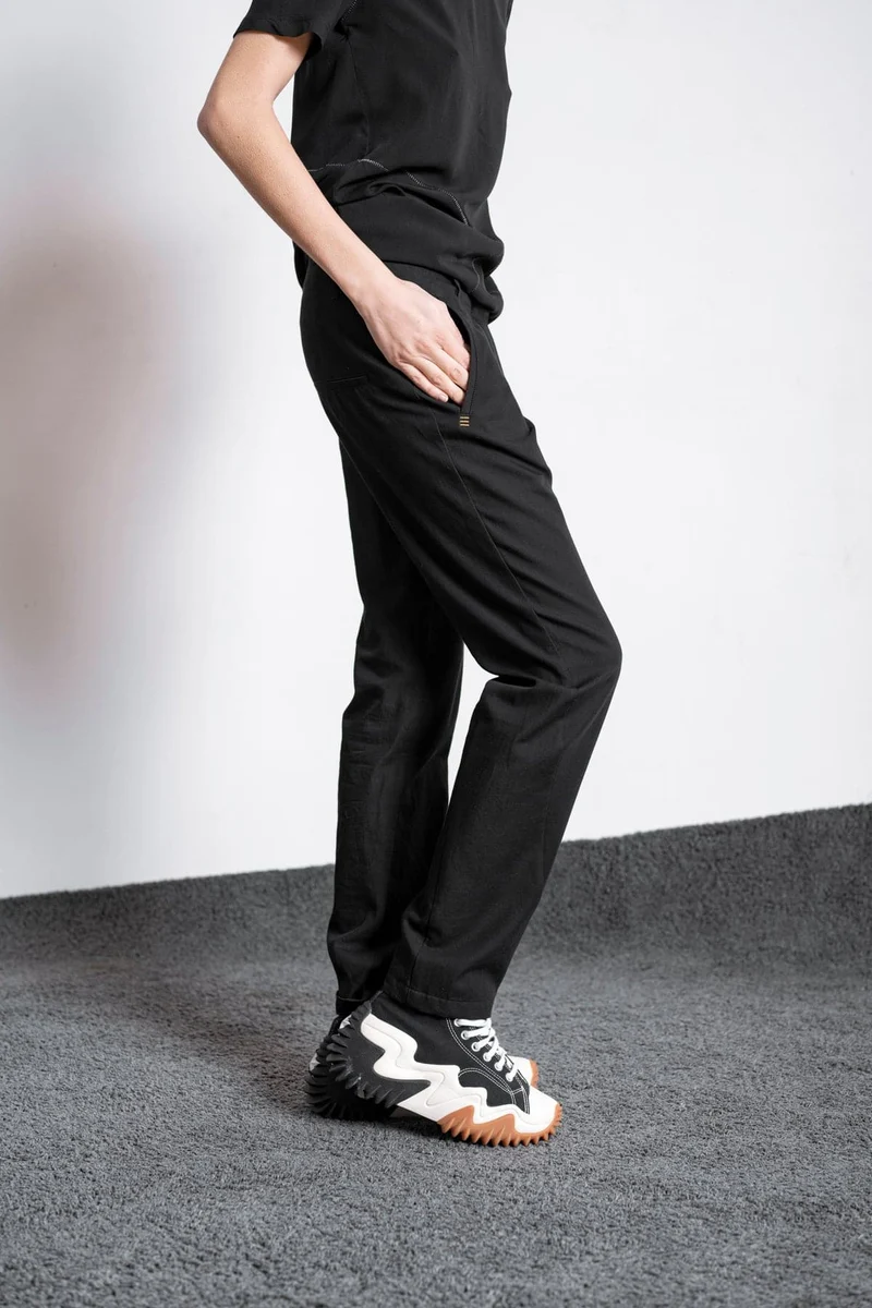 eigensinnig wien | Didion | Schwarze, elegante Damenhose mit schmalem Bein aus Baumwolle