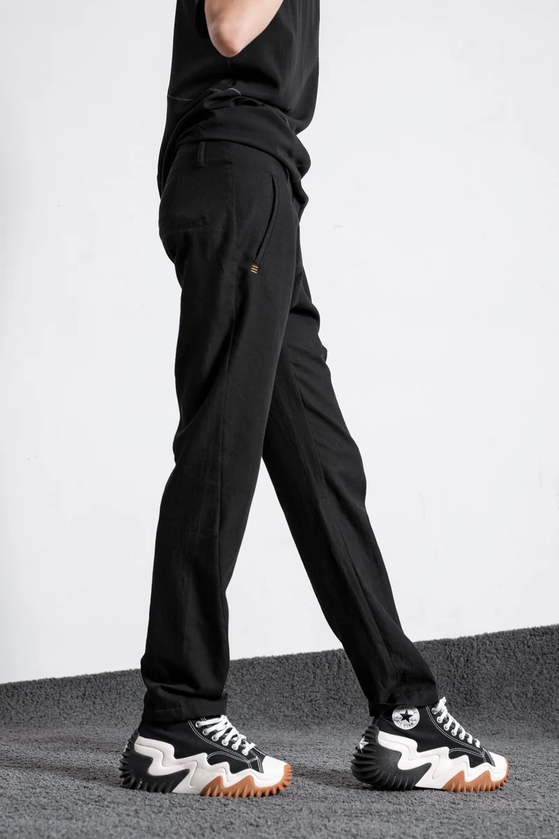 eigensinnig wien | Didion | Schwarze, elegante Damenhose mit schmalem Bein aus Baumwolle