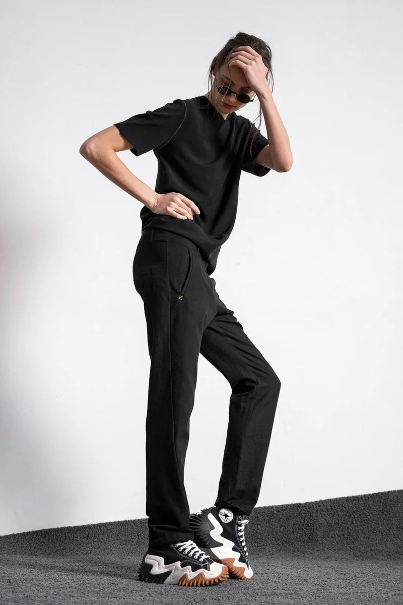 eigensinnig wien | Didion | Schwarze, elegante Damenhose mit schmalem Bein aus Baumwolle