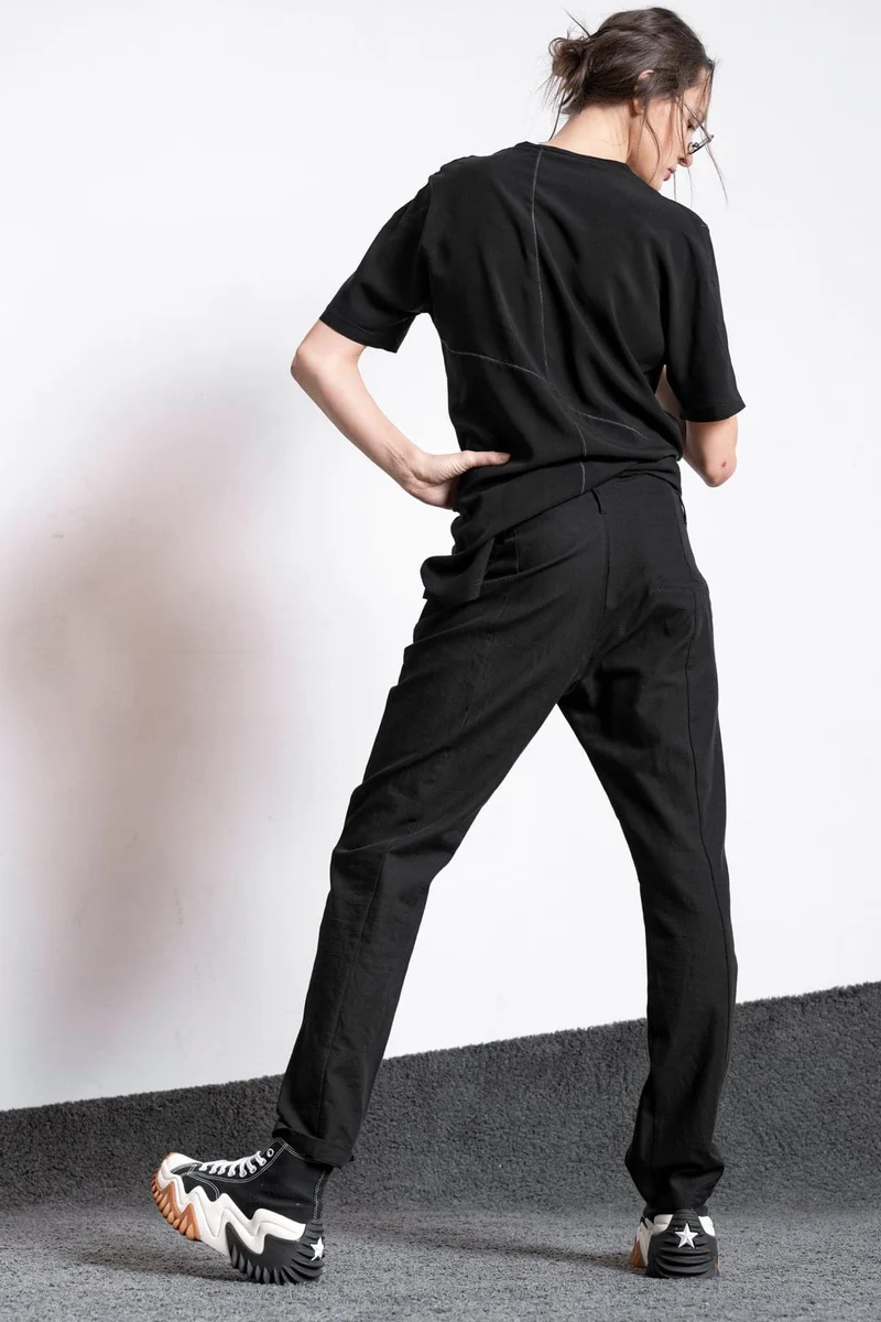 eigensinnig wien | Didion | Schwarze, elegante Damenhose mit schmalem Bein aus Baumwolle