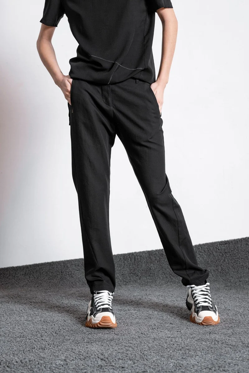 eigensinnig wien | Didion | Schwarze, elegante Damenhose mit schmalem Bein aus Baumwolle