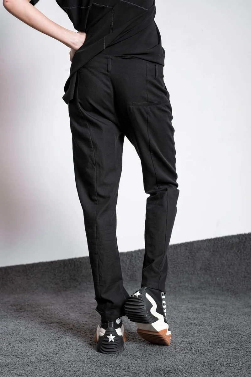 eigensinnig wien | Didion | Schwarze, elegante Damenhose mit schmalem Bein aus Baumwolle