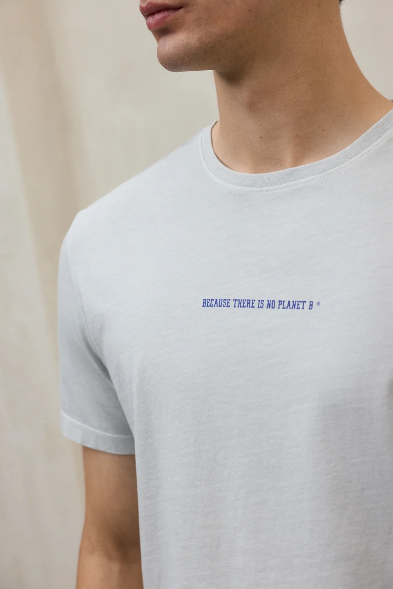 T-Shirt aus recycleter Baumwolle von ECOALF in ice mit Print