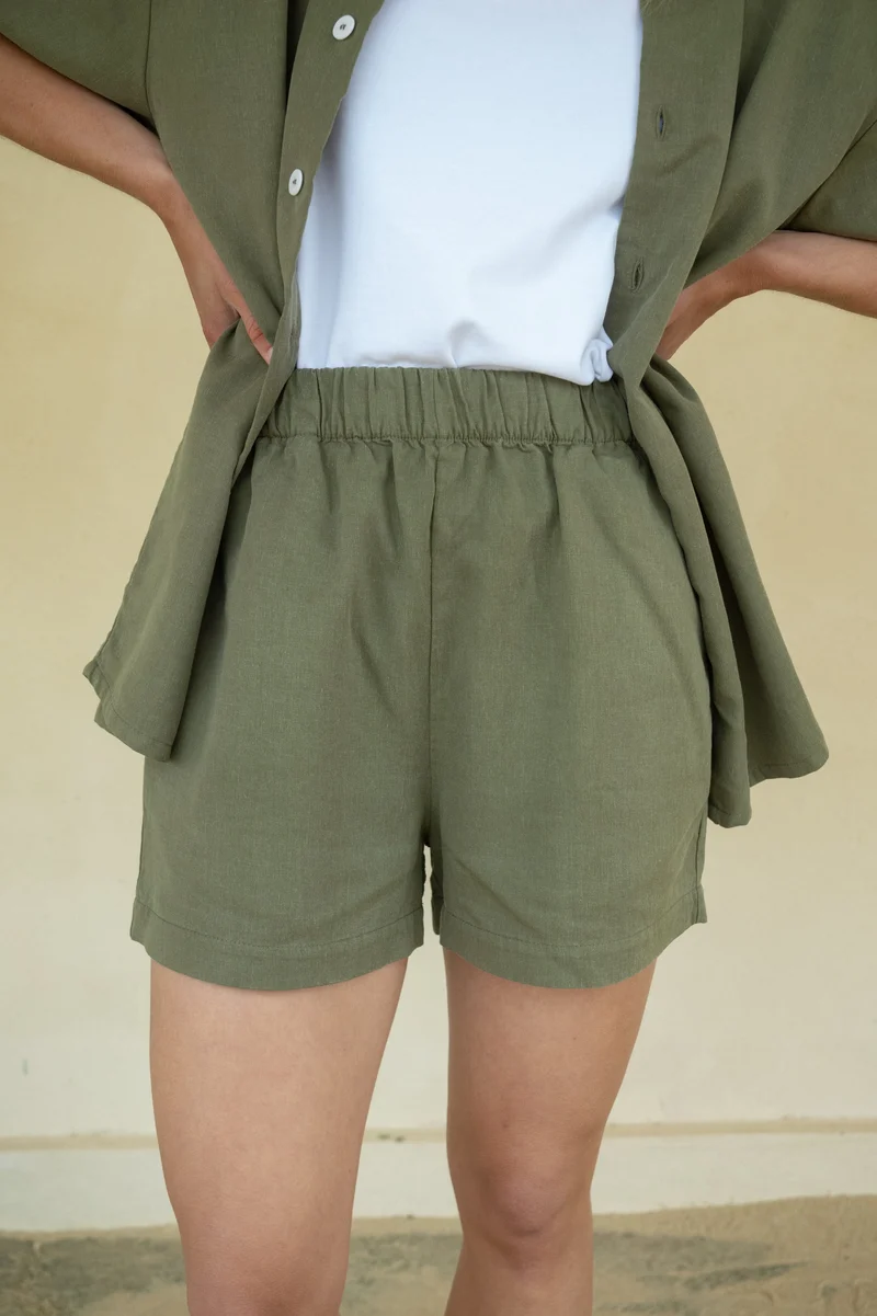Olivegrüne Leinen-Shorts Luma aus Leinen-Tencel von Salzwasser