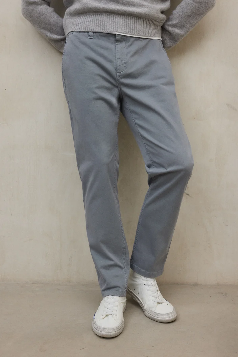 Chino Hose aus Baumwolle und recycleter Baumwolle von ECOALF in Graublau