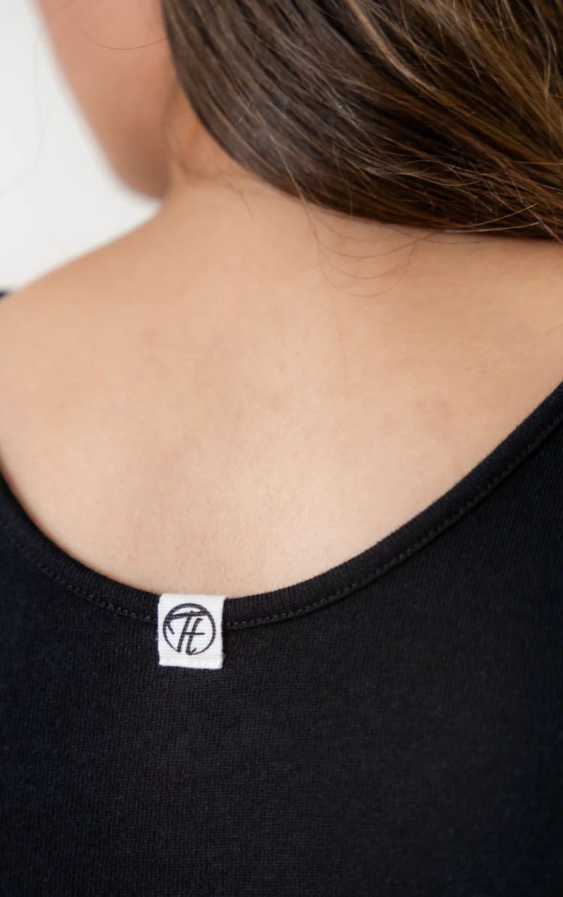 Schwarzes Top aus 100% Bio-Baumwolle von Tagtraum Clothing