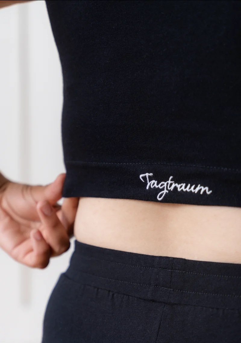 Schwarzes Top aus 100% Bio-Baumwolle von Tagtraum Clothing