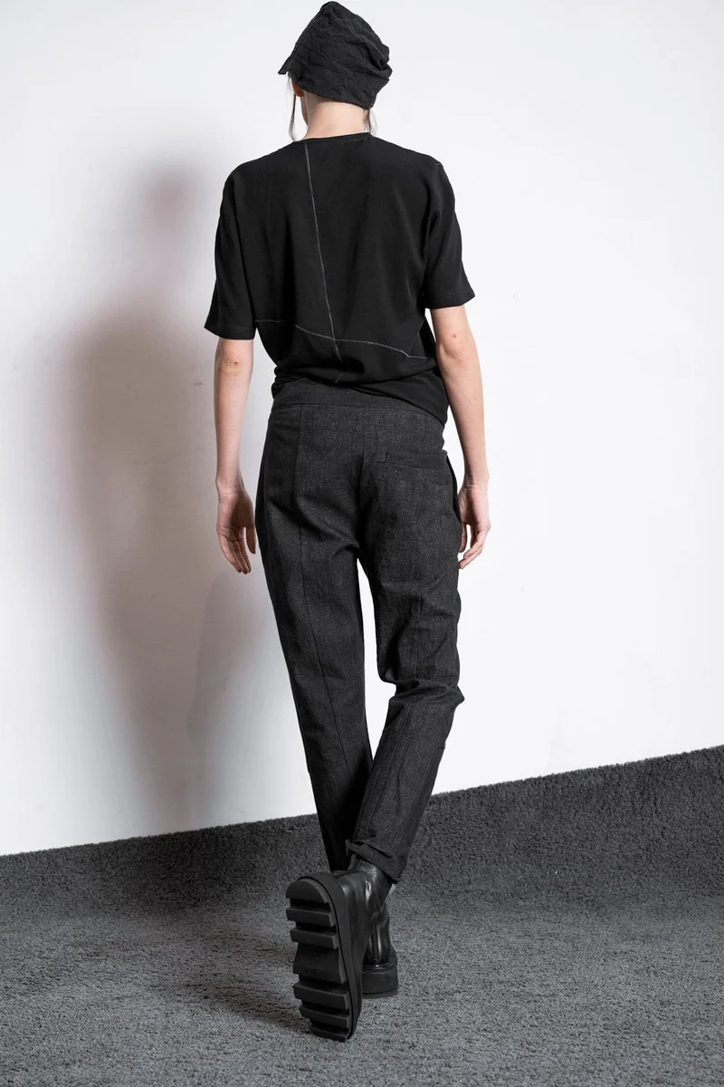 eigensinnig wien | Châtelet | Beschichtete Hose in Schwarz für Damen aus Leinen