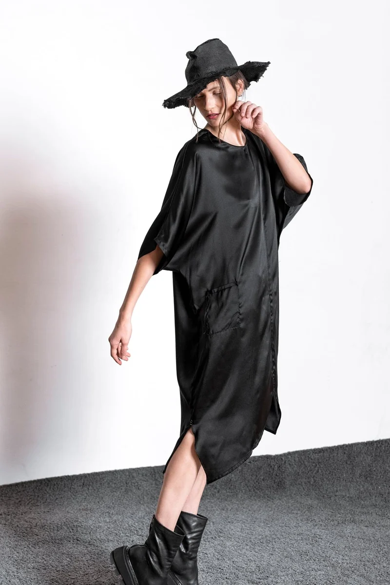 eigensinnig wien | Hypatia | Außergewöhnliches, schwarzes Seidenkleid