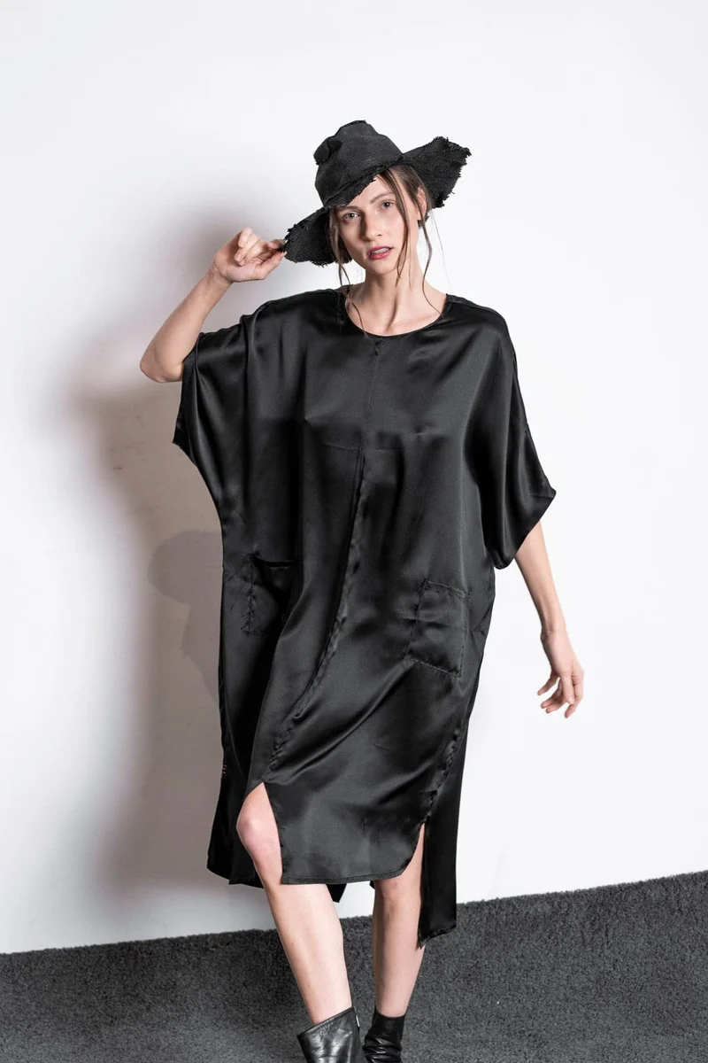 eigensinnig wien | Hypatia | Außergewöhnliches, schwarzes Seidenkleid