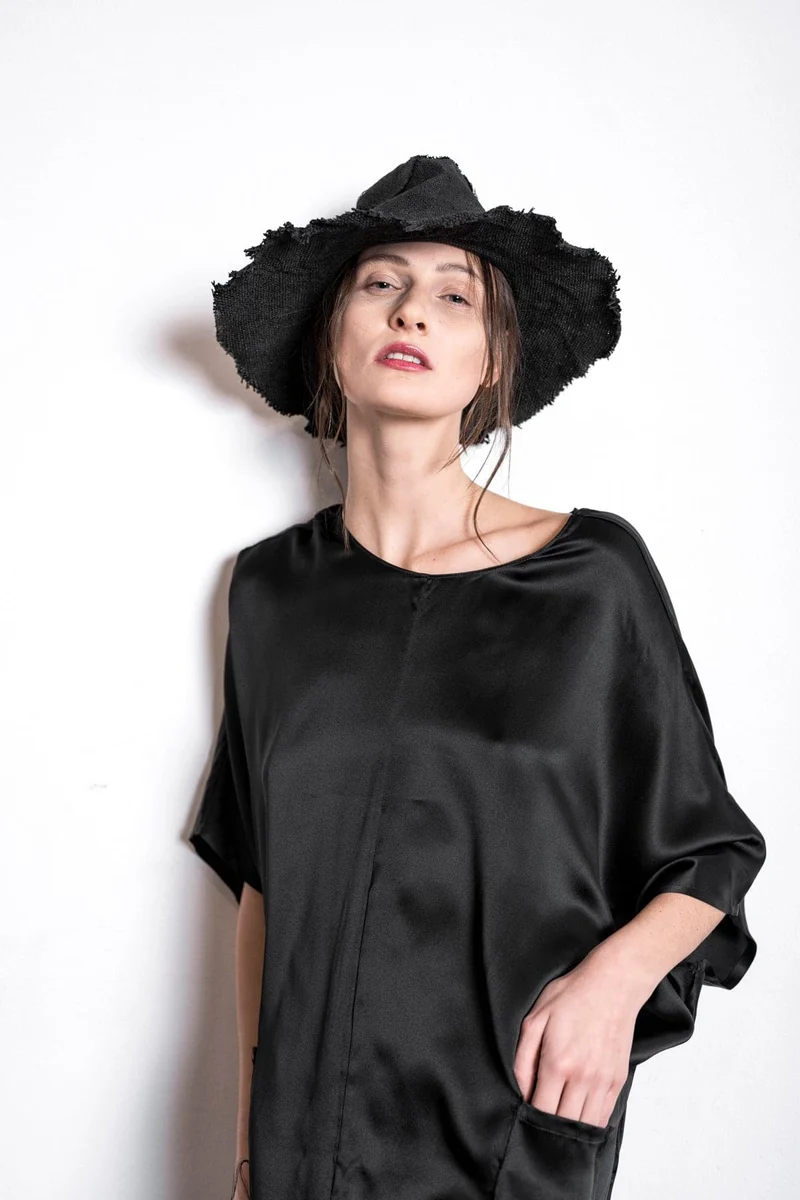 eigensinnig wien | Hypatia | Außergewöhnliches, schwarzes Seidenkleid