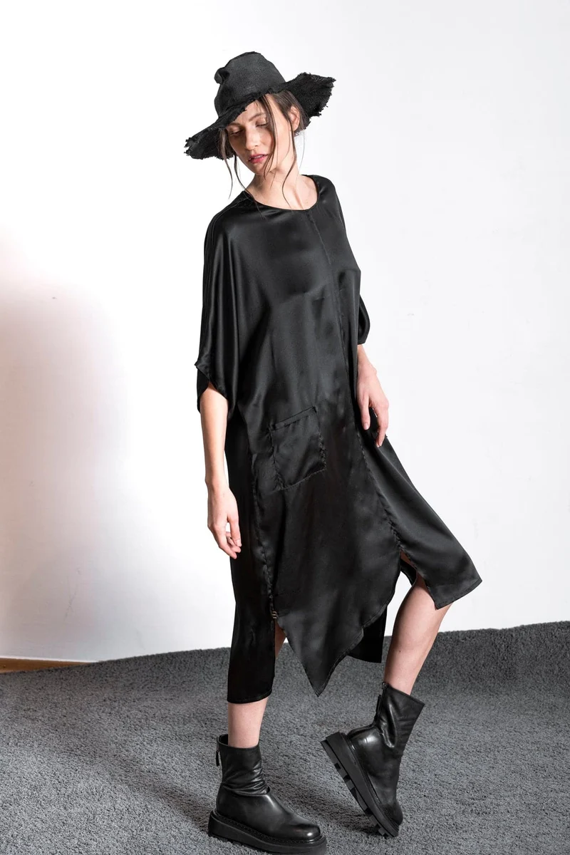 eigensinnig wien | Hypatia | Außergewöhnliches, schwarzes Seidenkleid