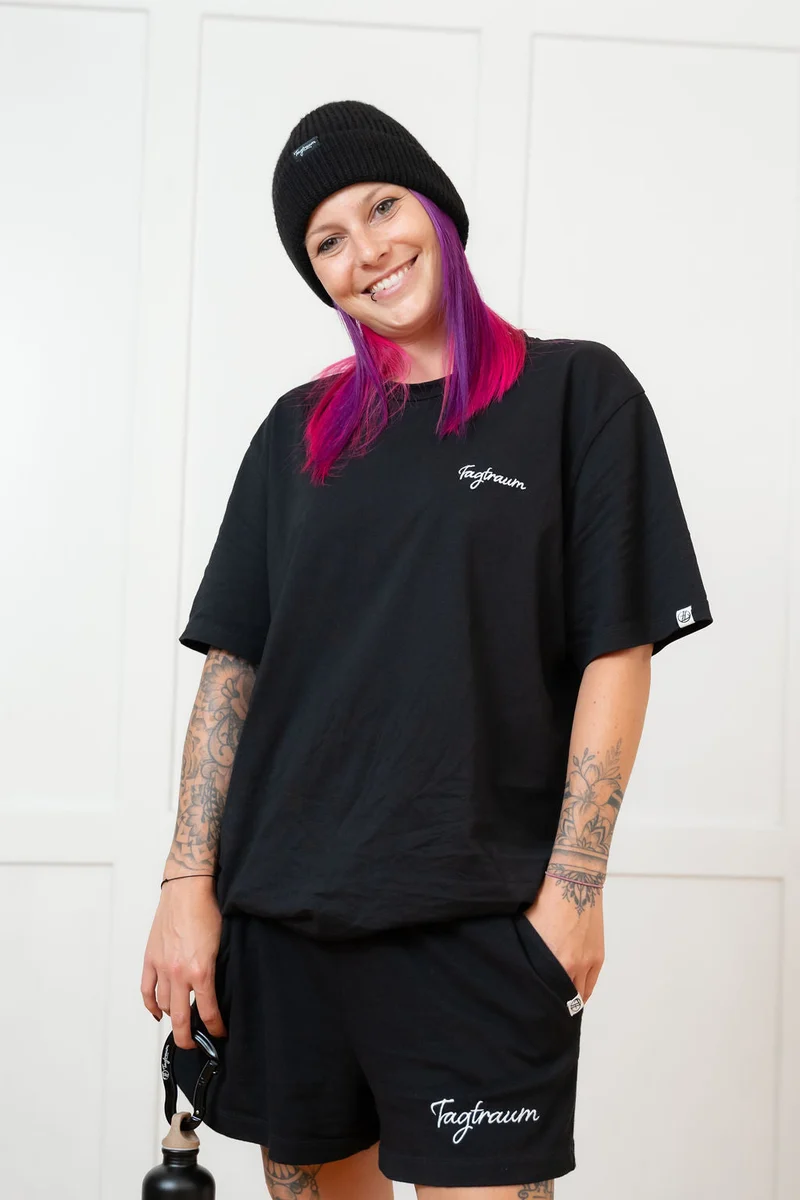 Schwarzes T-Shirt aus 100% Bio-Baumwolle von Tagtraum Clothing