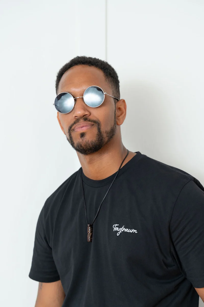 Schwarzes T-Shirt aus 100% Bio-Baumwolle von Tagtraum Clothing