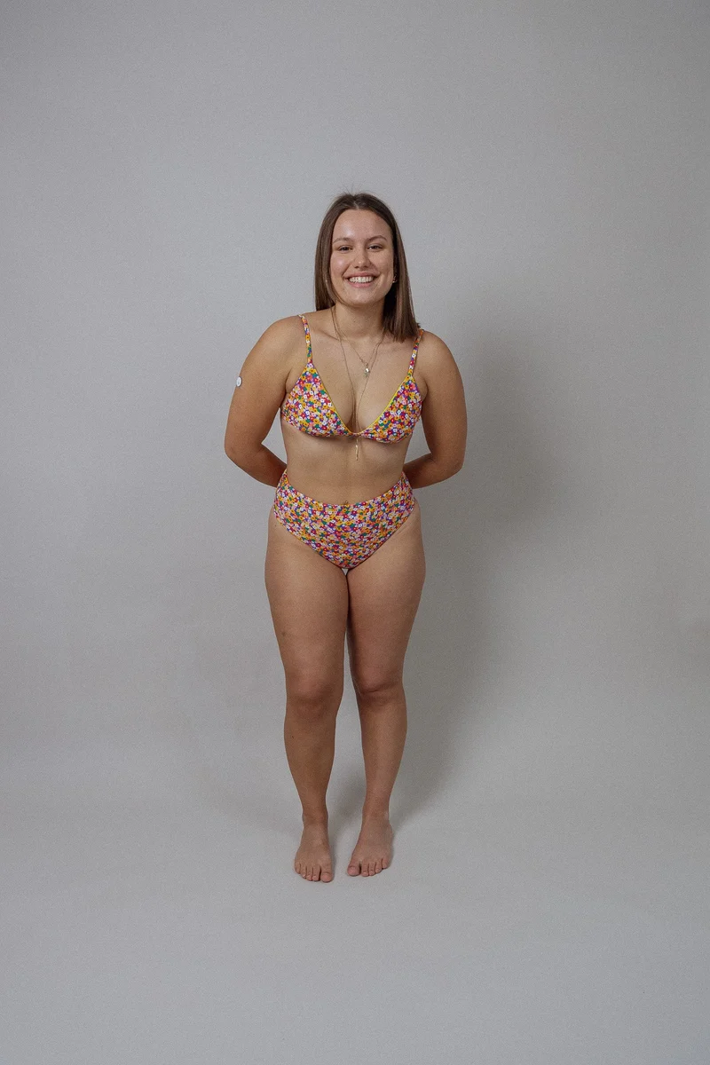 Buntes Bikini-Oberteil Tiago aus regeneriertem Nylon von Tias & Olives