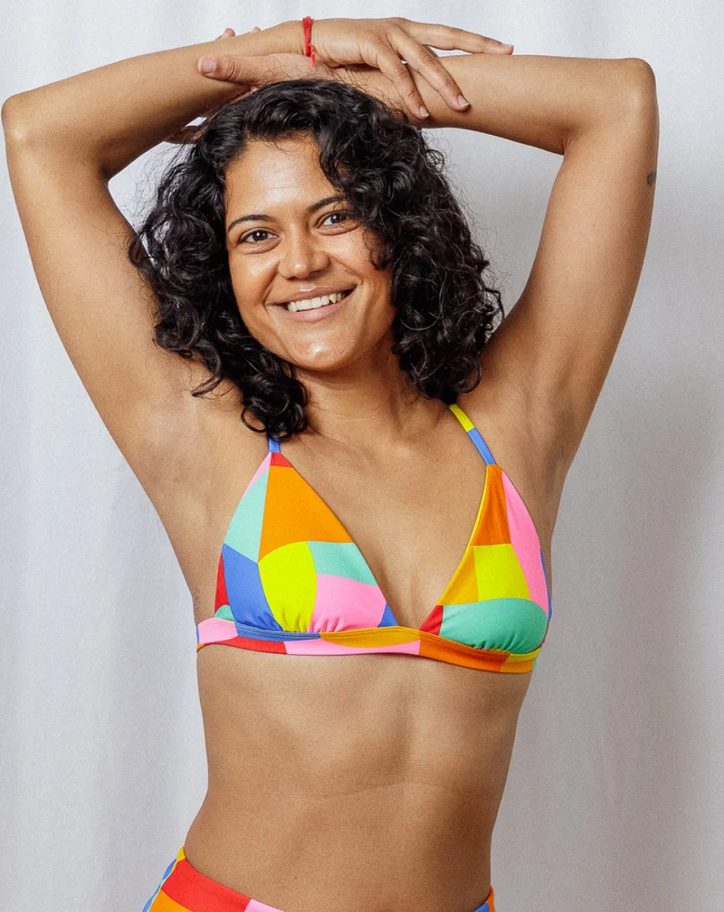 Buntes Bikini-Oberteil Tiago aus regeneriertem Nylon von Tias & Olives