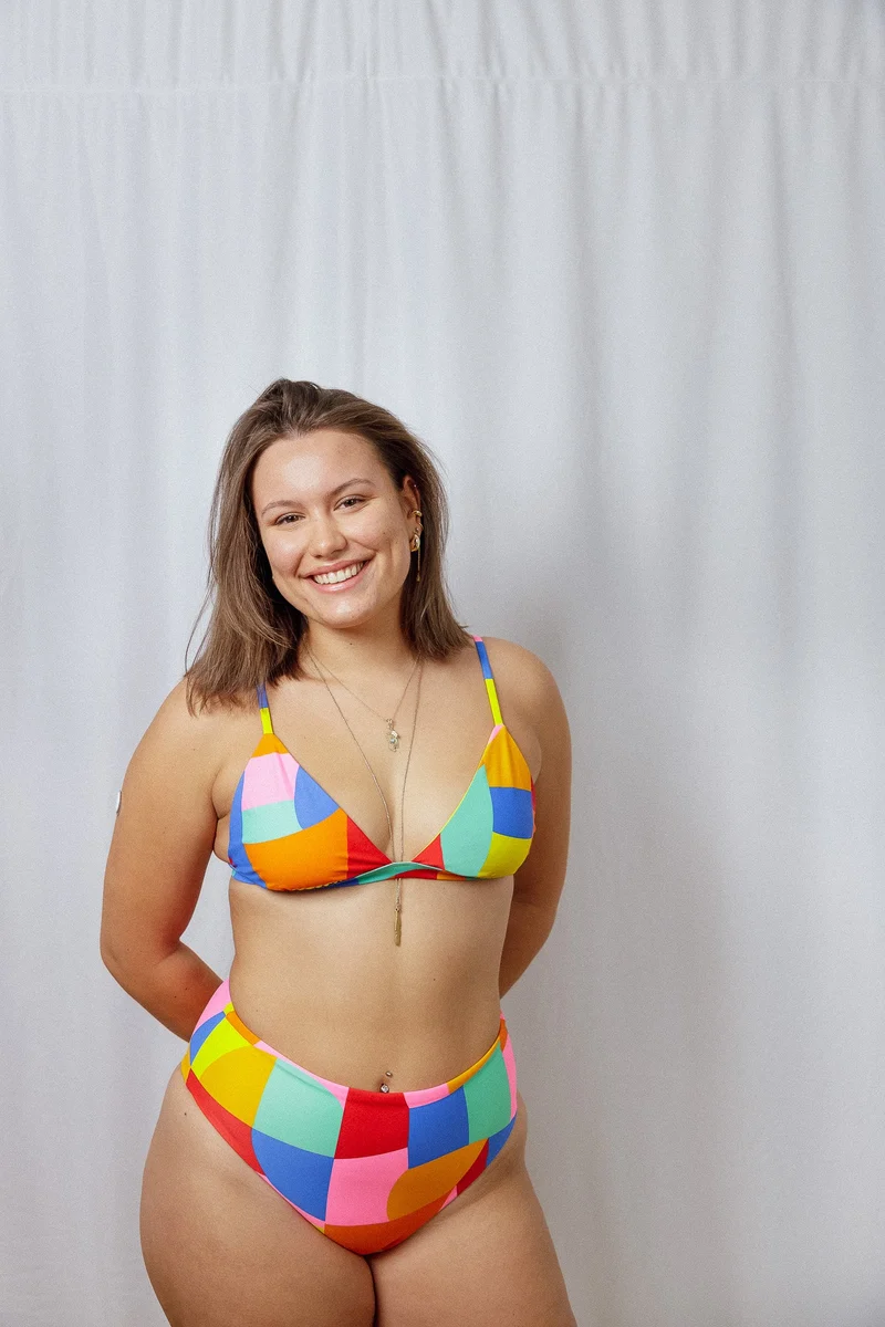 Buntes Bikini-Oberteil Tiago aus regeneriertem Nylon von Tias & Olives