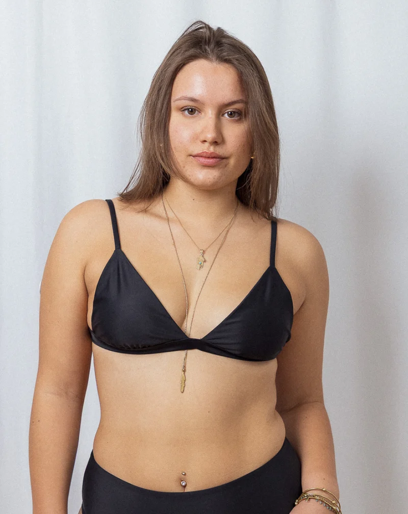 Schwarzes Bikini-Oberteil Tiago aus regeneriertem Nylon von Tias & Olives