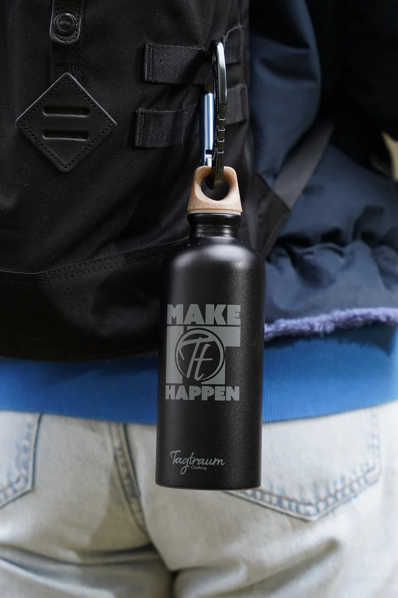 Schwarze Trinkflasche Make it happen von Tagtraum Clothing