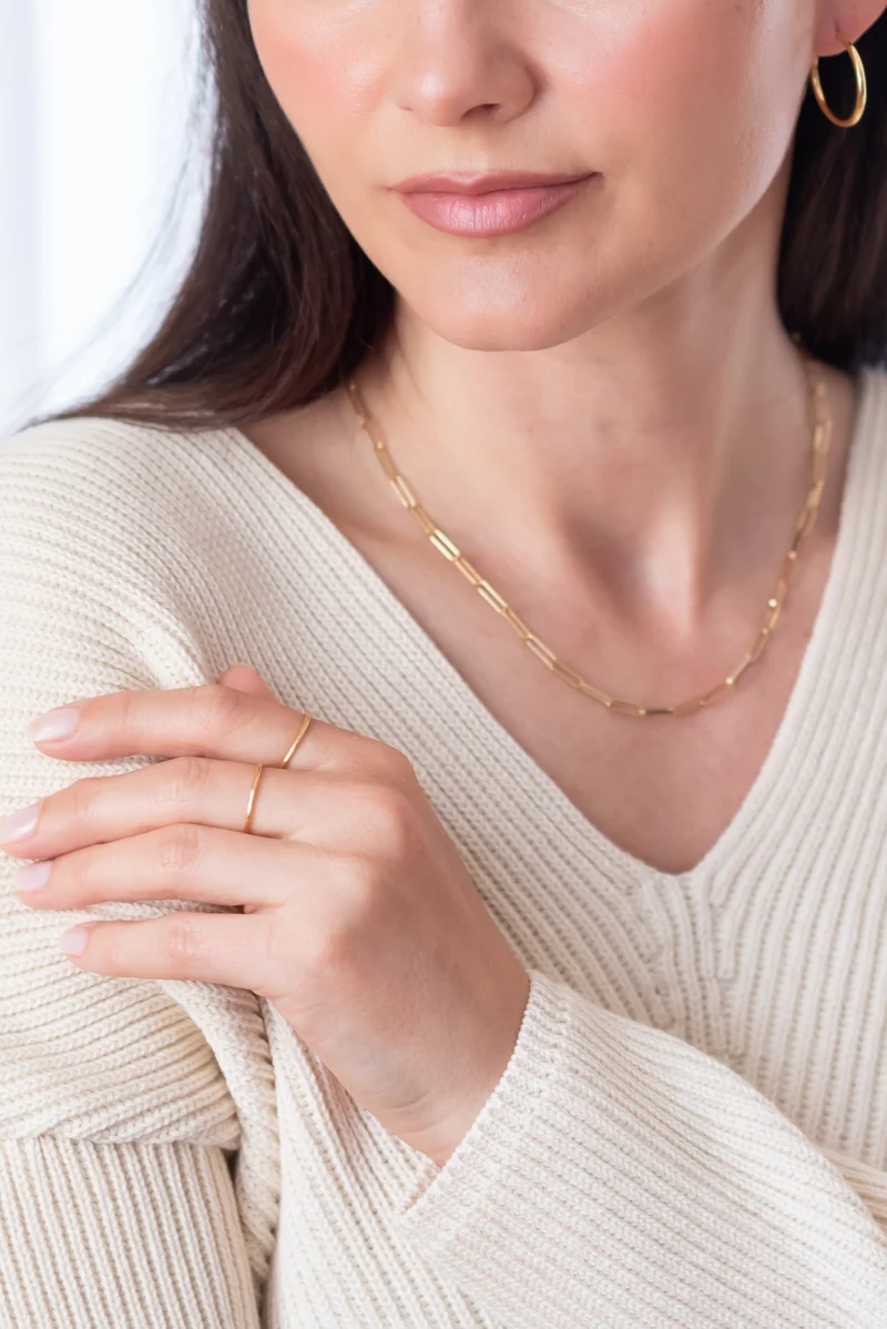 Creolen Midi Single Simple ESSENTIALS aus Gold von V Design Lab
