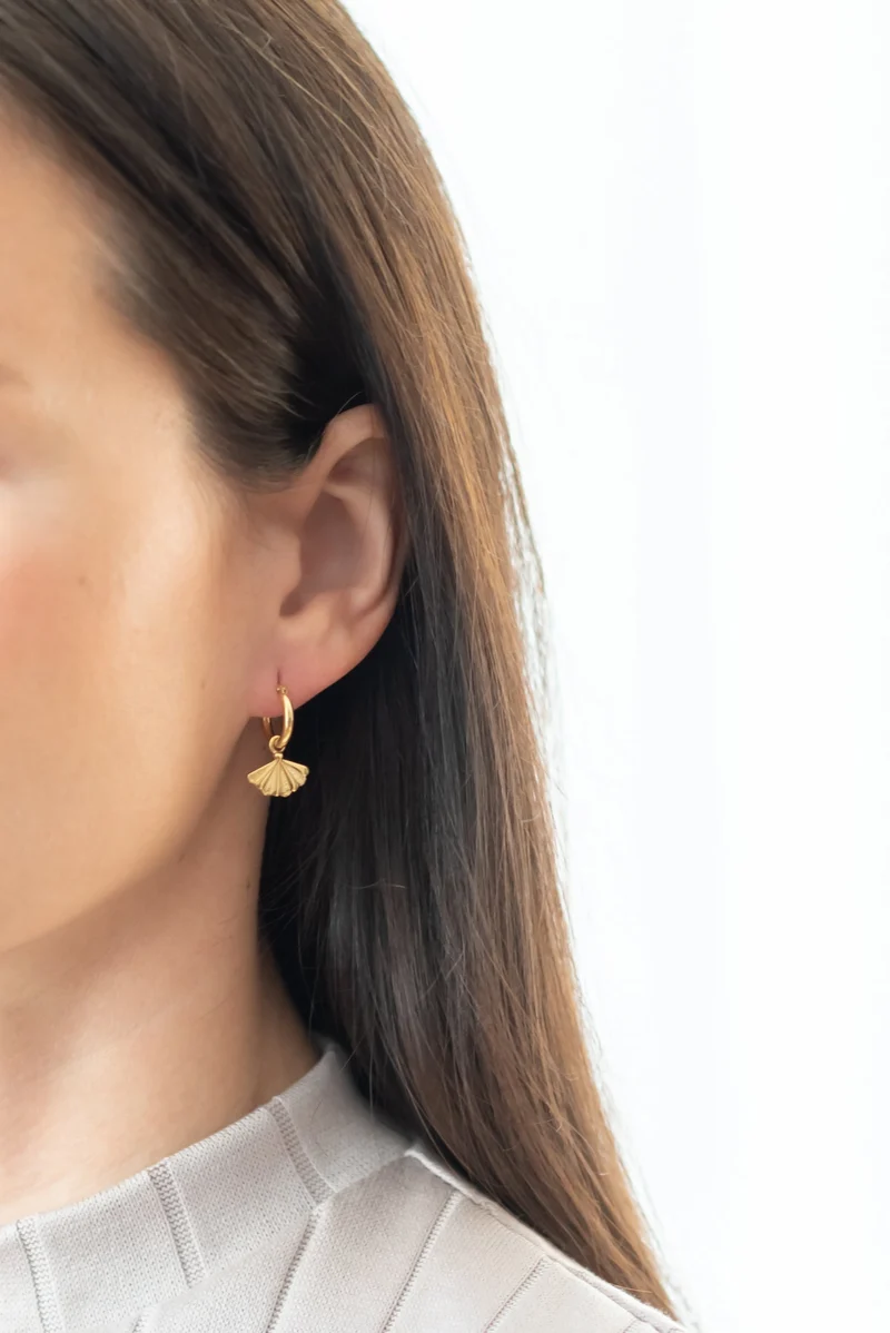 Creolen Single Shell SANTIAGO aus Gold von V Design Lab