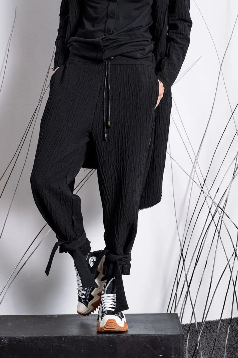 eigensinnig wien | Feyerabend | Cropped Jogpants für Damen und Herren aus Wolle in Schwarz