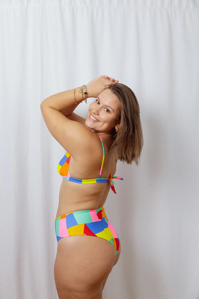 Buntes High-waisted Bikini-Unterteil Toni aus Econylon von Tias & Olives