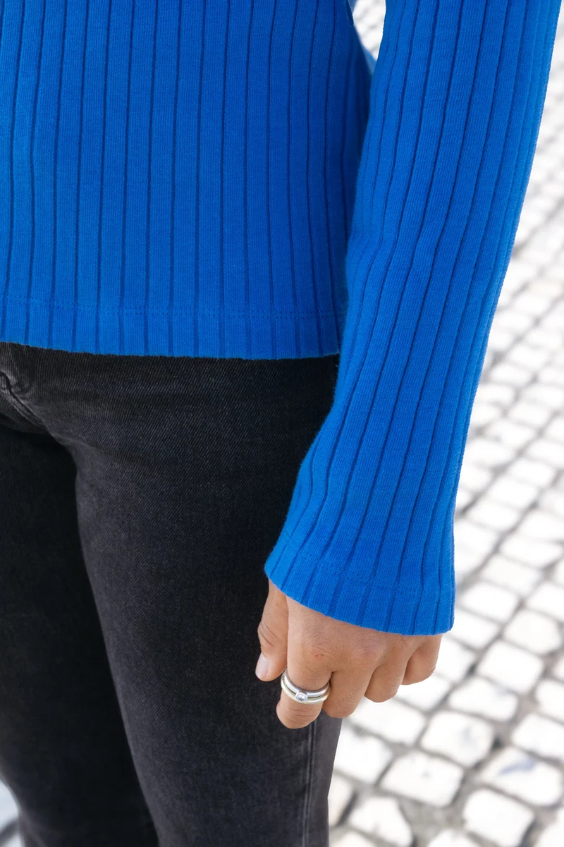 Blaues Strickshirt Sofo aus Rippstrick von Salzwasser