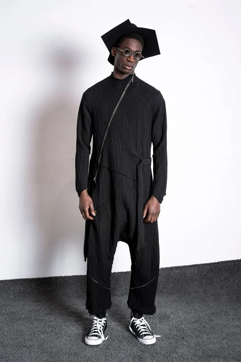 eigensinnig wien | Mallarmé | Schwarzer Jumpsuit mit Haremshose für Damen und Herren