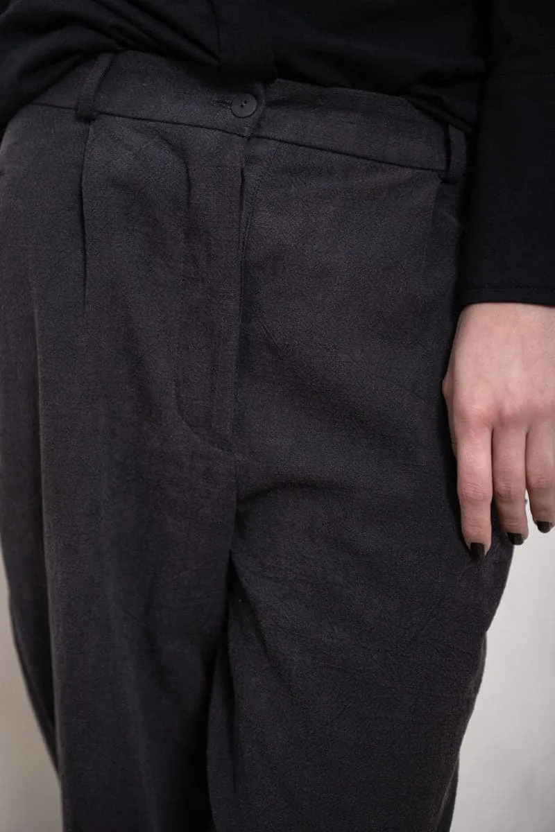 eigensinnig wien | Châtelet | Spezielle Damenhose mit geradem Bein aus Leinen in anthrazit