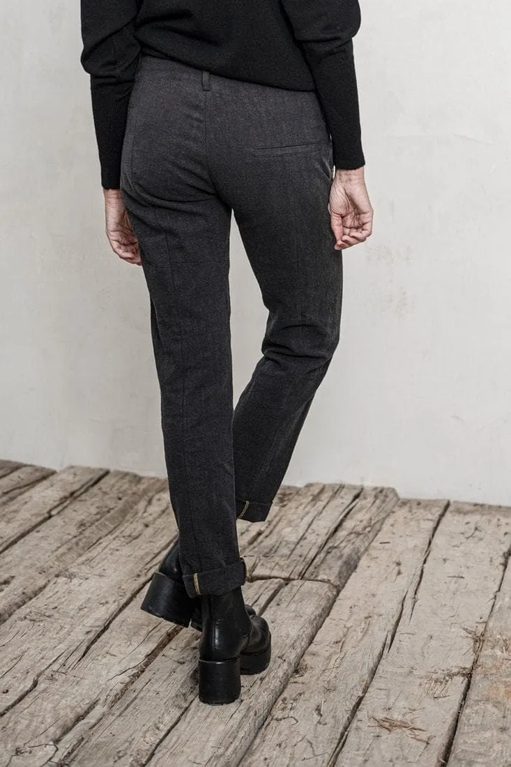 eigensinnig wien | Didion | Slim Fit Damenhose aus Leinen in anthrazit
