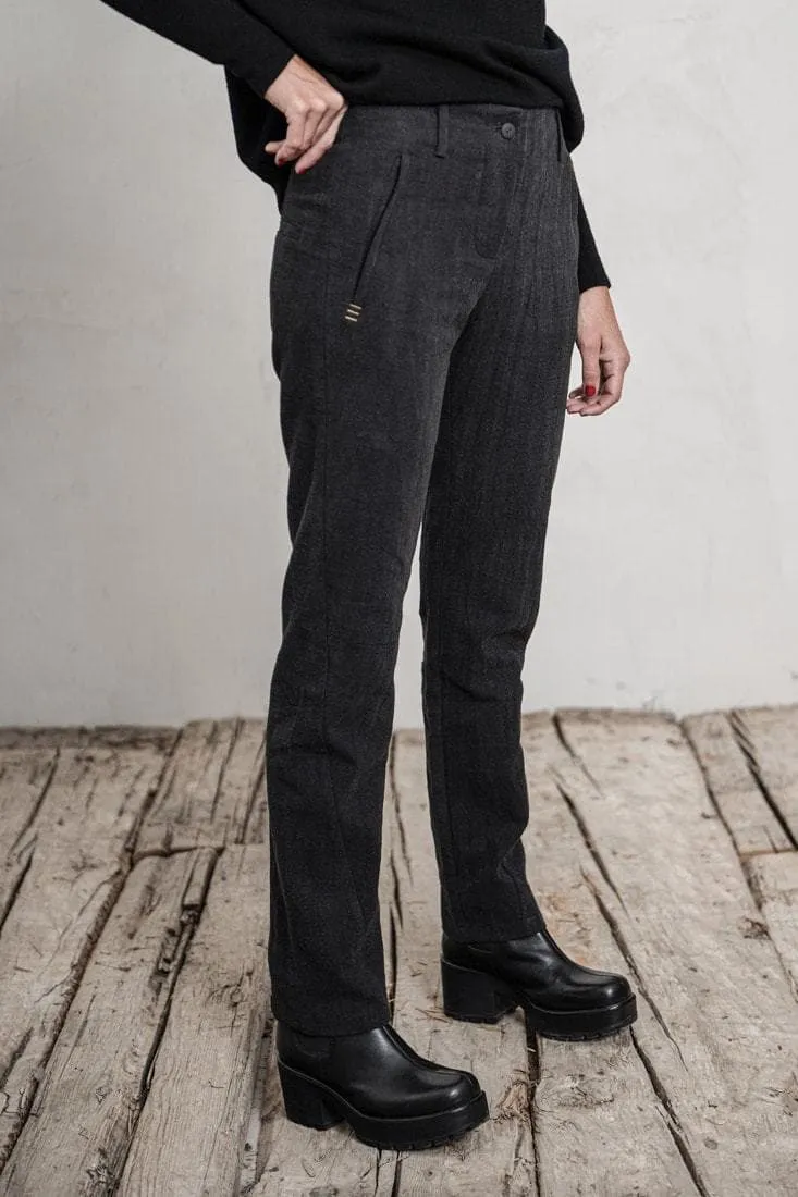 eigensinnig wien | Didion | Slim Fit Damenhose aus Leinen in anthrazit