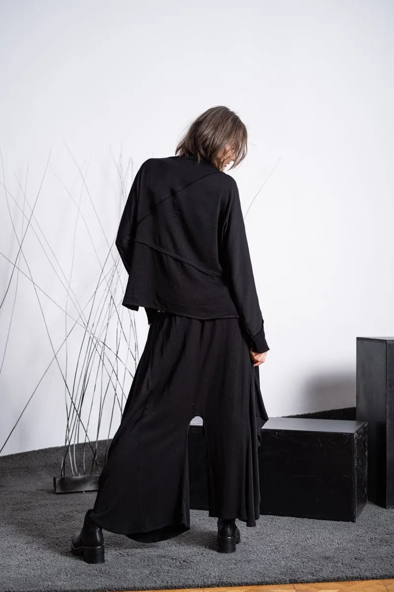 eigensinnig wien | Hesse | Elegantes Damentop in Schwarz mit Wasserfallausschnitt