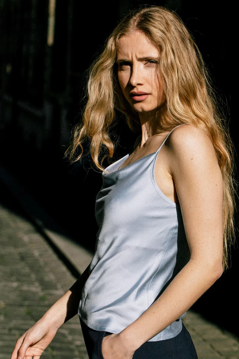 Blaues Top Narcisse aus 100% Tencel von Avani