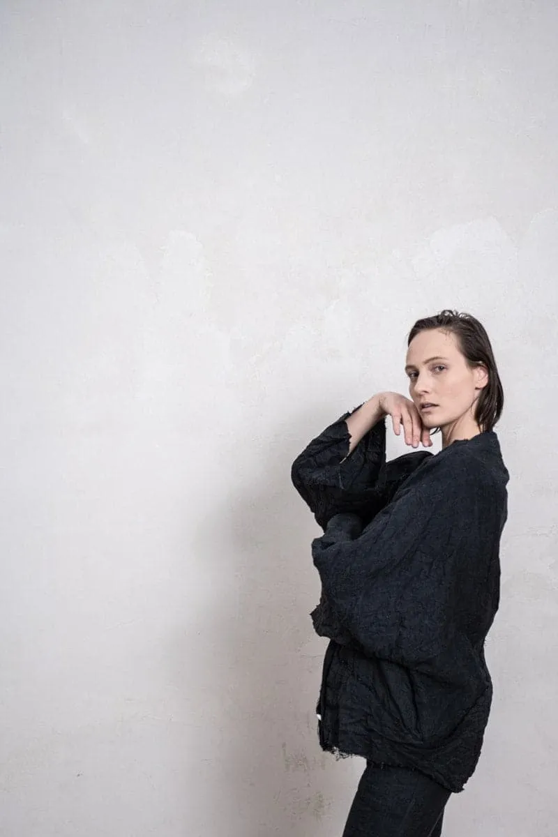 eigensinnig wien | Hemingway | Extravagante Kimono Jacke aus Leinen in anthrazit