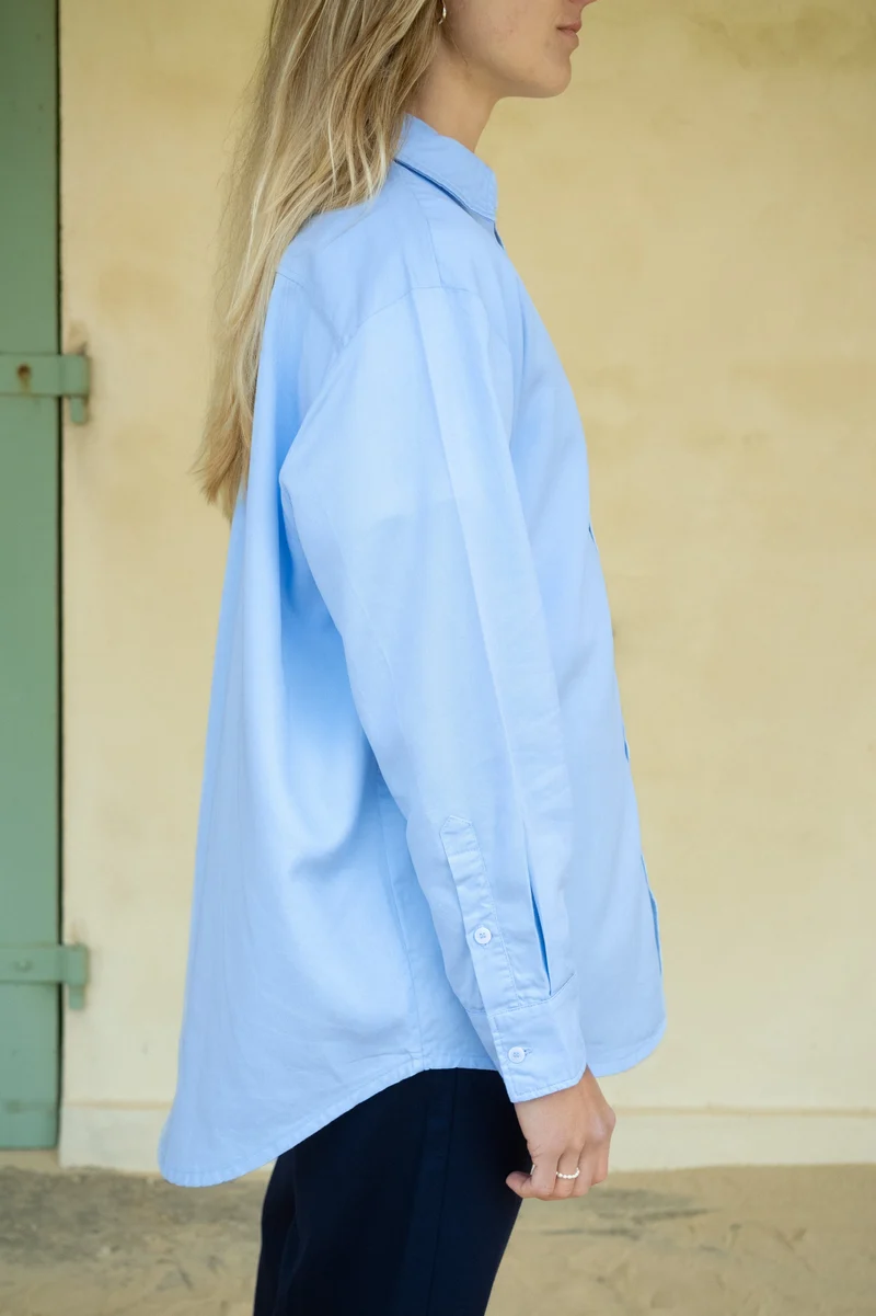 Hellblaues Hemd Brisa aus Leinen-Tencel von Salzwasser