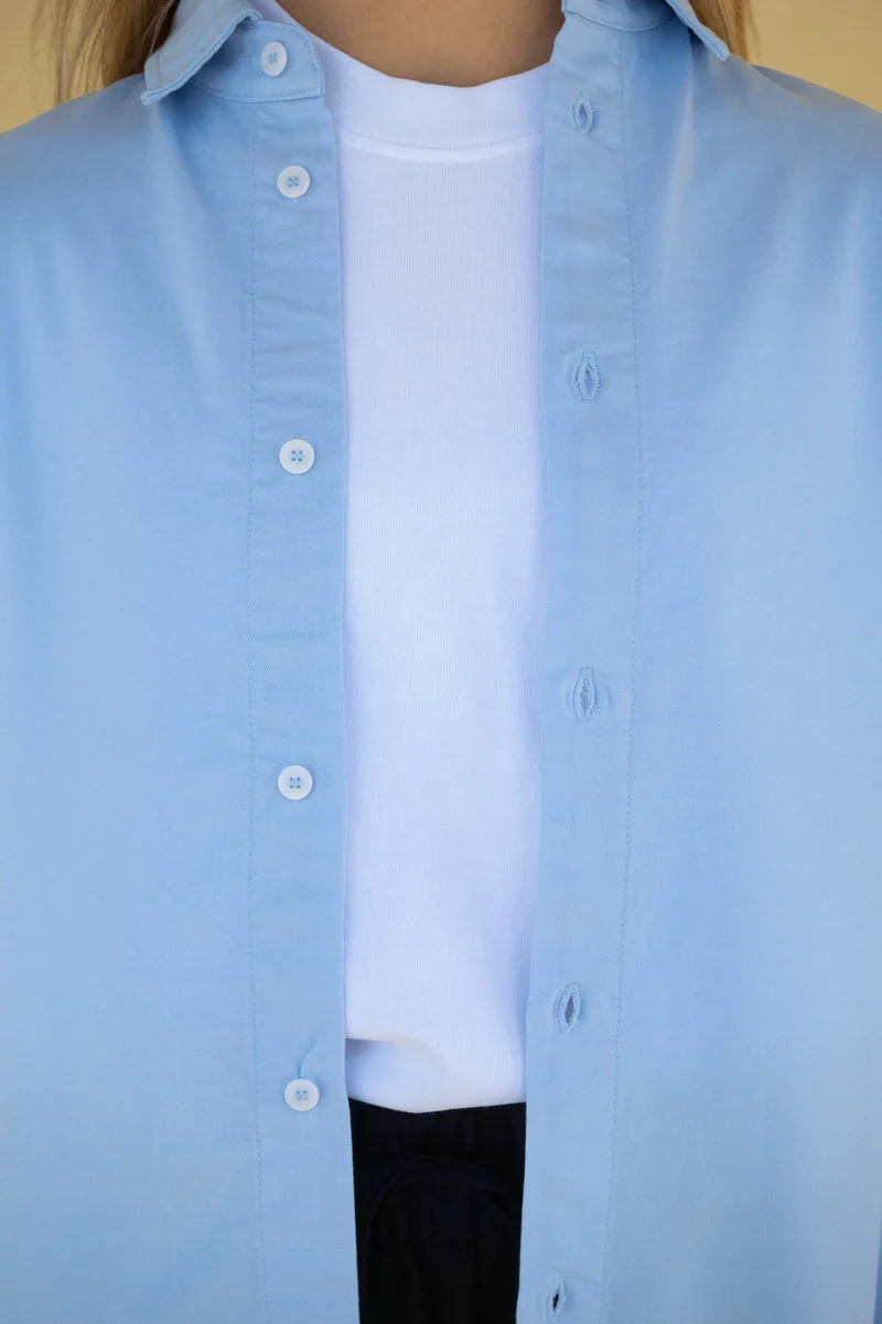Hellblaues Hemd Brisa aus Leinen-Tencel von Salzwasser